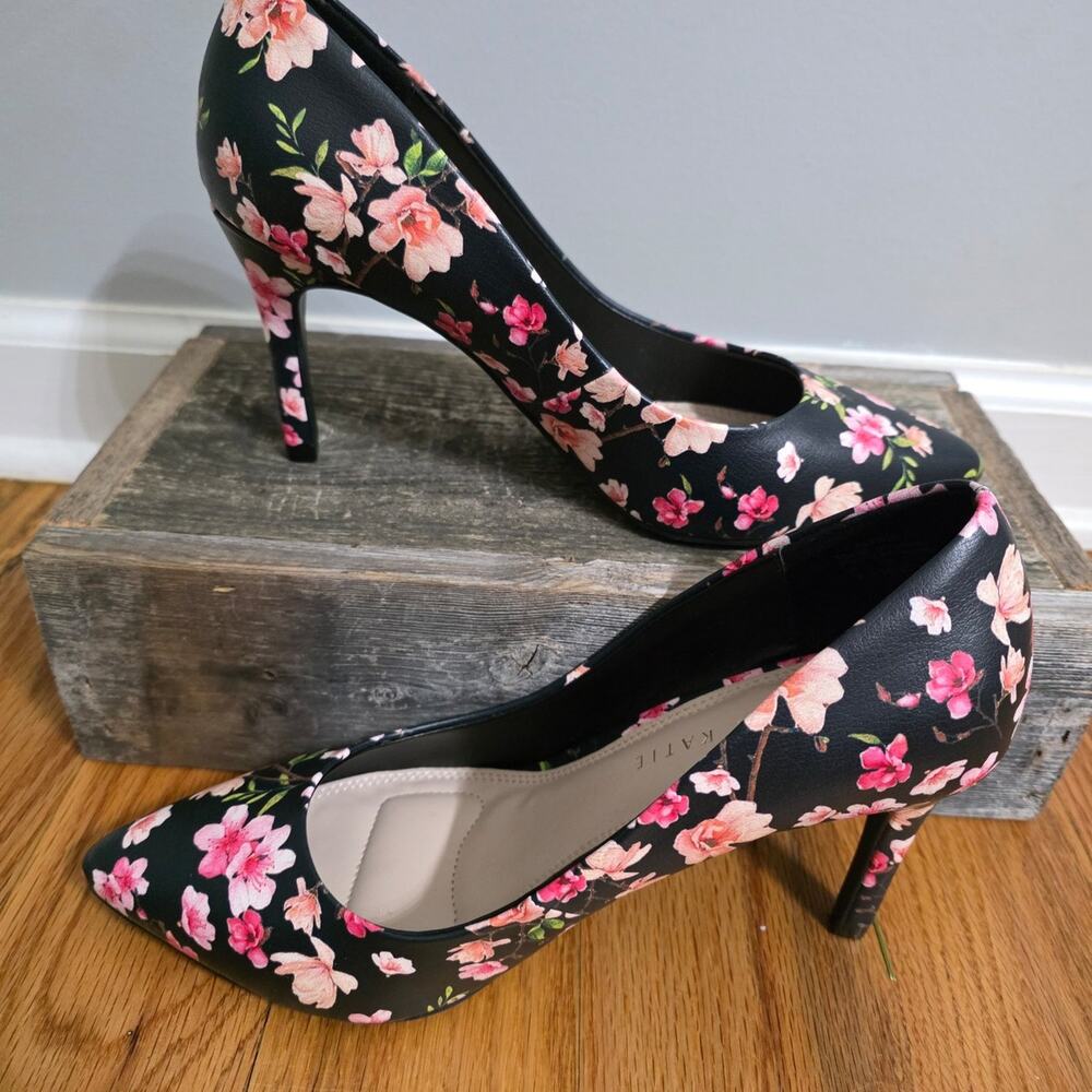 Kelly & Katie Astivia Floral Pointed Toe Heels Size 8